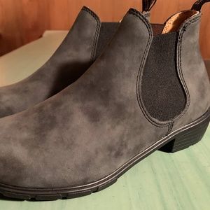 Barely Worn Women’s Blundstone Gray Leather Chelsea Pull On Boots Size 9